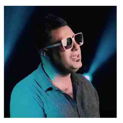 ماه و ستارم مه دوست دارم مه از خدامه حسین گودرزی