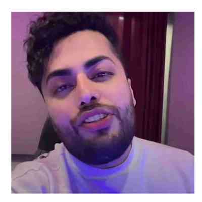 بگو عشقت کیه من من بگو قلبم کیه تو تو امید عقابی