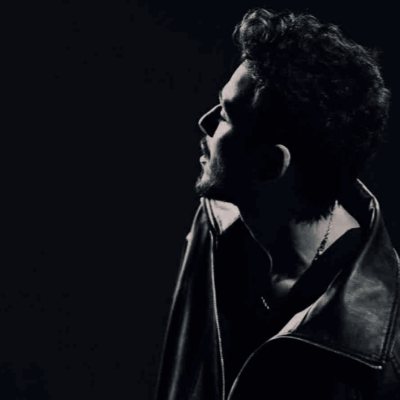 آهنگ ( منم اون نیمکته تنهام پره گرد پره غباره )