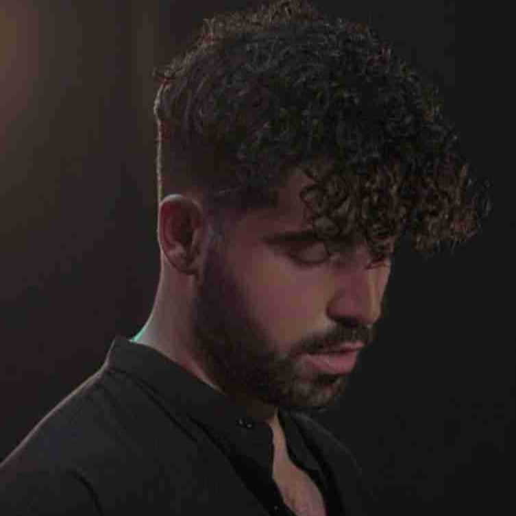 آهنگ ( نگاه کن بابا پاییزه هوا بارونه روحت تو آسمونه )